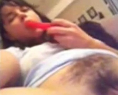 Небритая пизда Наташи Королёвой засветилась на украденном видео