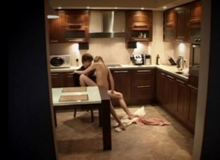 Попались на скрытую камеру родителей снимая любительское порно