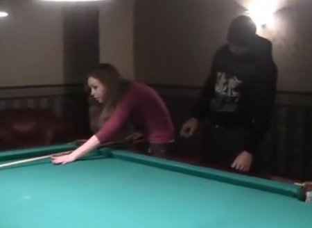 Пикаперы развели на двоих продажную официантку в бильярдном клубе