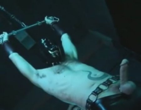 Анальный бдсм ролик фетиш траха в жопу латексной леди членом раба Анальный бдсм ролик фетиш траха в жопу латексной леди членом раба