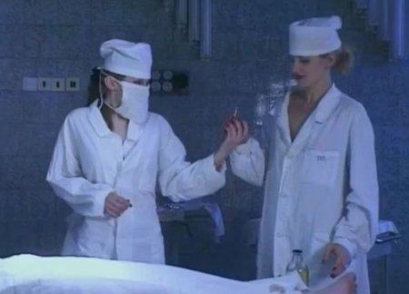 Две молодые ночные медсестры вкололи возбудитель пациенту в морге