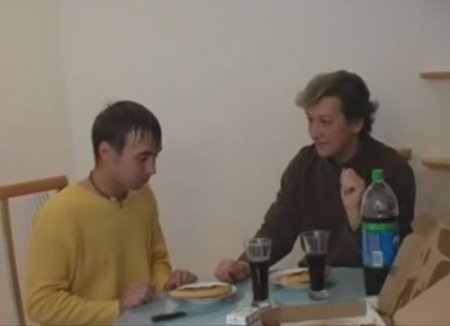 Одинокая женщина в возрасте совратила молодого доставщика пиццы