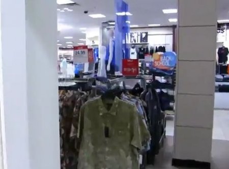 Любительский анал в примерочной магазина от молодой пары