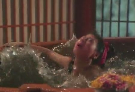 Эротический секс эпизод изнасилования азиатки под водой в фильме Эротический секс эпизод изнасилования азиатки под водой в фильме