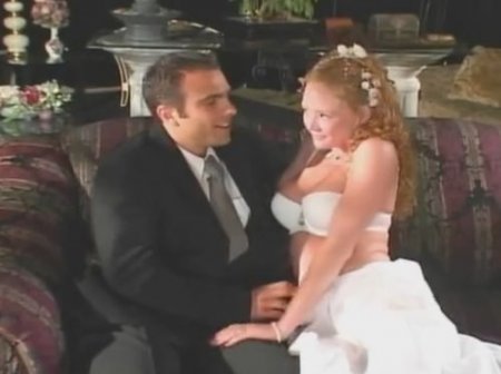 Рыжая невеста в свадебном платье изменила жениху перед свадьбой