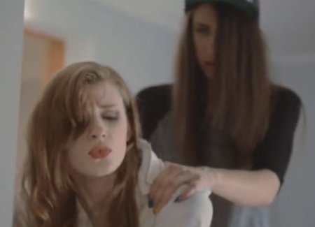 Курьерша пробует вагинальный безремневый страпон для лесби траха Курьерша пробует вагинальный безремневый страпон для лесби траха