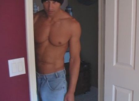 Дал хуй в рот зрелой спящей женщине и сильным сексом разбудил её