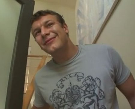 Мужик привёл к другу подругу и ему сразу стало стыдно за неё