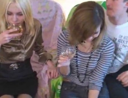 Встретили реальных девушек со школы и вживую сняли домашнюю порнуху Встретили реальных девушек со школы и вживую сняли домашнюю порнуху