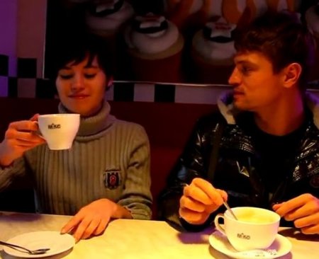 Подсел к красивой и худой которая любит пить кофе и трахаться