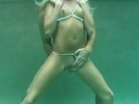 Короткий секс без акваланга под водой молодых любителей фридайвинга