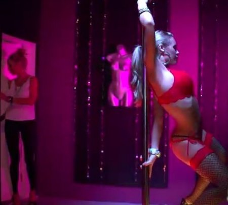 Жаркий лесби секс со стриптизершей в приватной комнате VIP клуба