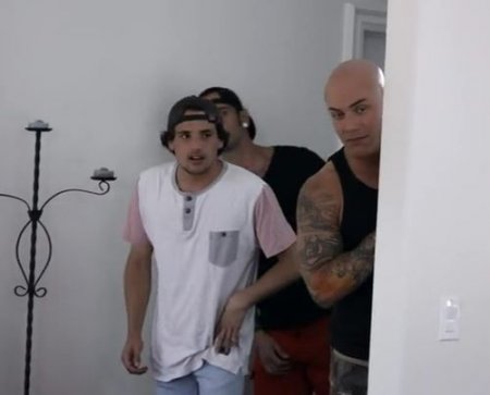 Парни застали девушек на лесбийской оргии и круто с ними порезвились