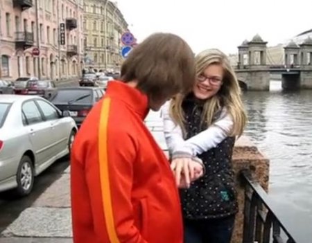 Встретил однокурсницу, пригласил выпить шампанское и трахнул Встретил однокурсницу, пригласил выпить шампанское и трахнул