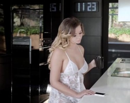 Черный любовник пришёл и вместо мужа трахнул в попу чужую белую жену