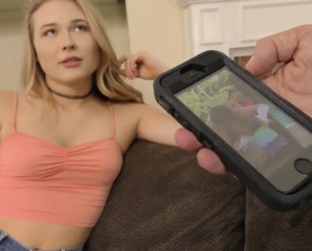 У дочери в телефоне папа нашёл секс-фото и она ему дала за молчание