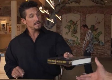 Мужик взял девушку «почитать» и трахнул прямо в книжном магазине Мужик взял девушку «почитать» и трахнул прямо в книжном магазине