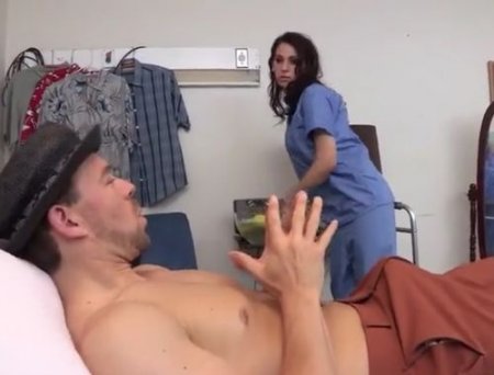 Превращение помогло деду вновь стать молодым и трахнуть медсестру