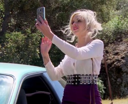 Милфа с мокрыми сиськами ёбнулась с мужчиной из деревенской глуши