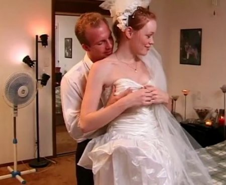 Жених сразу после свадьбы привёз домой и трахнул рыжую невесту Жених сразу после свадьбы привёз домой и трахнул рыжую невесту