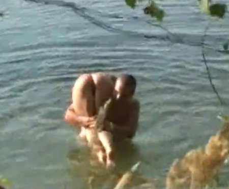 Документальная русская вуайер видео-эротика с подглядыванием в лесу