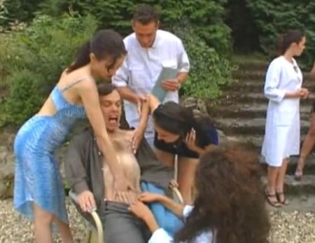 8 жоп медсестер - горячая итальянская кино-порнушка