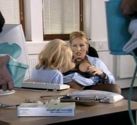 Секс клиника: возбужденная фрау профессорша - немецкое ретро-порно