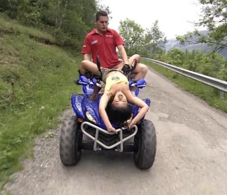 Туристический порно экстрим путешественников на природе